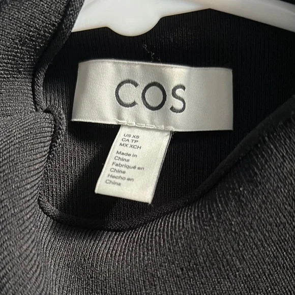 COS Black Fitted Sleeveless cropped Tee - Picture 3 of 3